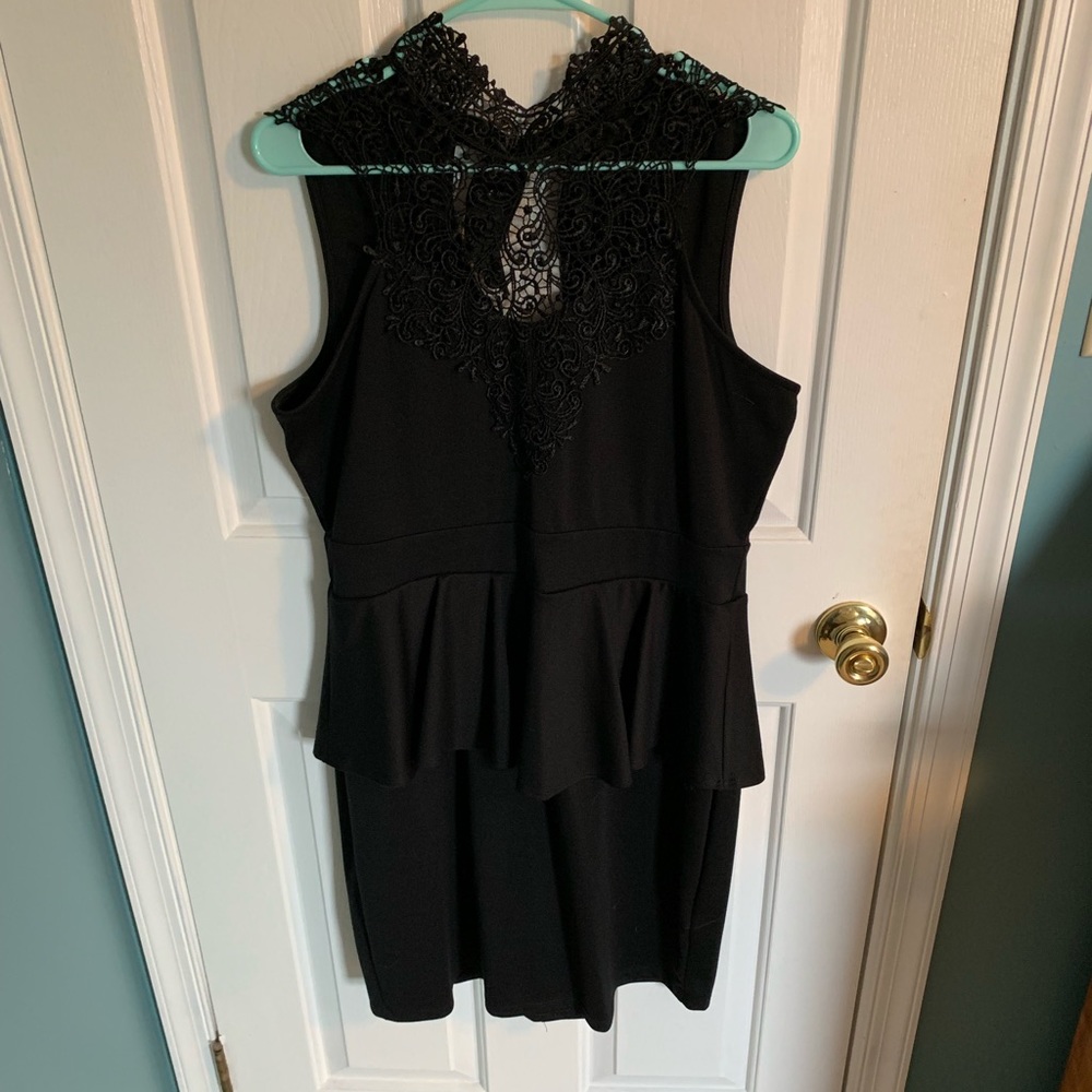 Body fitted peplum dress